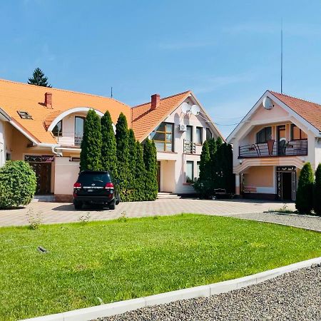 U Anity Hotel Uzhhorod Exterior photo