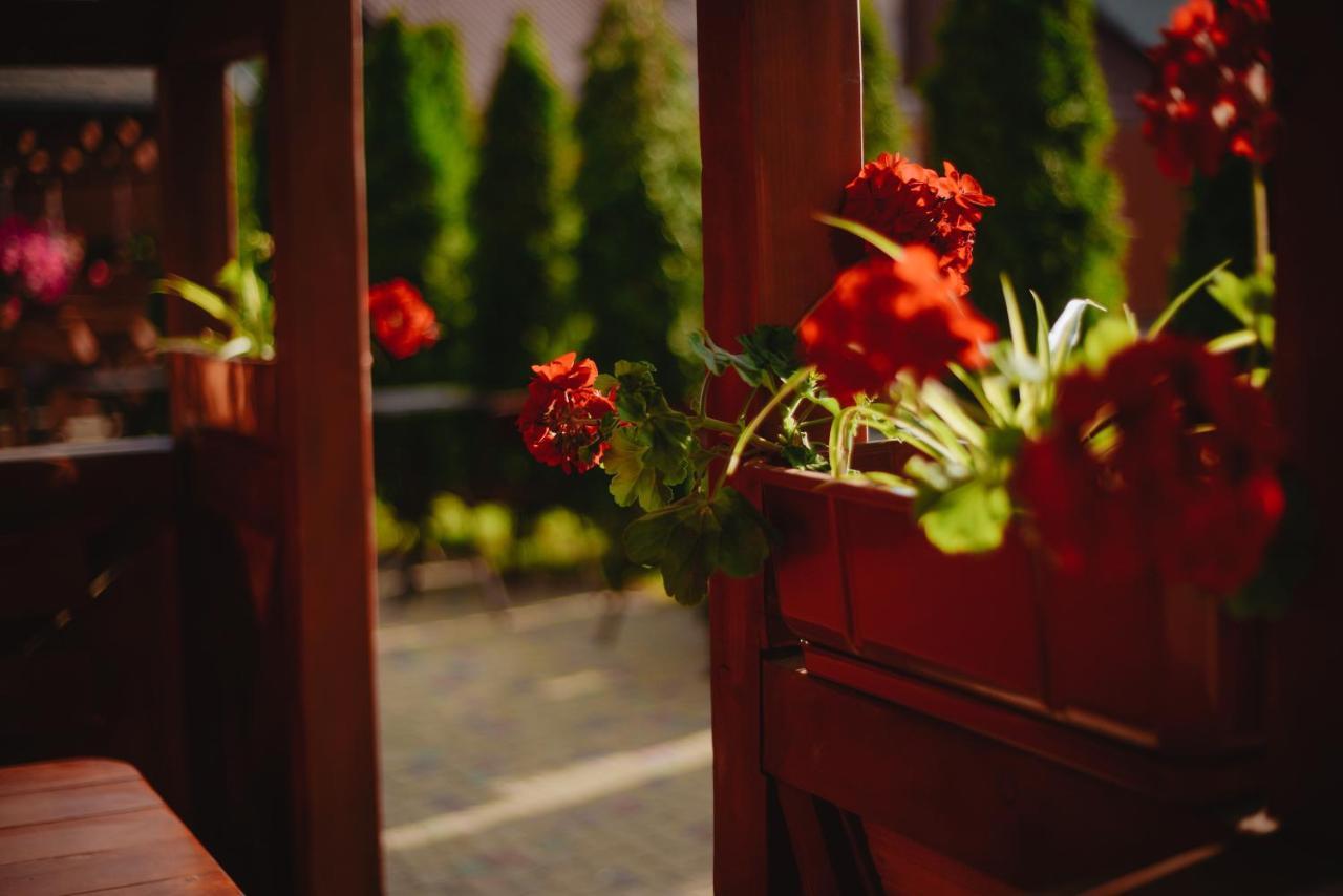 U Anity Hotel Uzhhorod Exterior photo