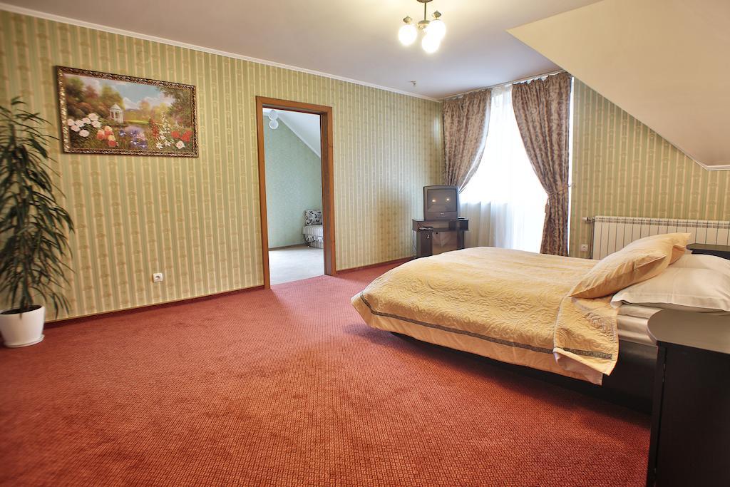 U Anity Hotel Uzhhorod Exterior photo